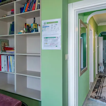 Sehir Manzarali Ferah Apartament Stambuł