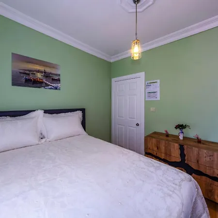 Sehir Manzarali Ferah Apartament Stambuł